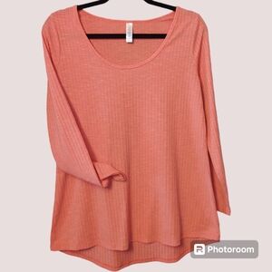 LULAROE coral 3/4 sleeve top, extra small. Machine wash cold. Hang dry.  shoul